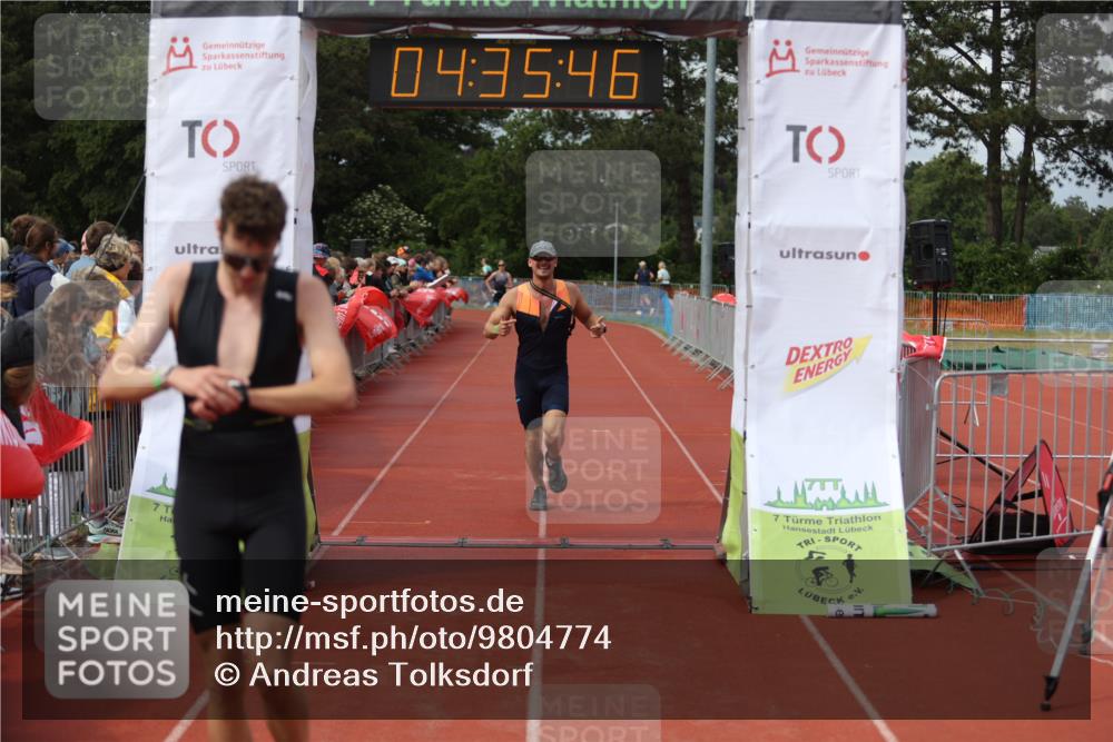 14.06.2026 - 7 Türme Triathlon Andreas Tolksdorf http://msf.ph/oto/9804774 14.06.2026 15:35:44 Ziel 963, 987 meine-sportfotos.de
