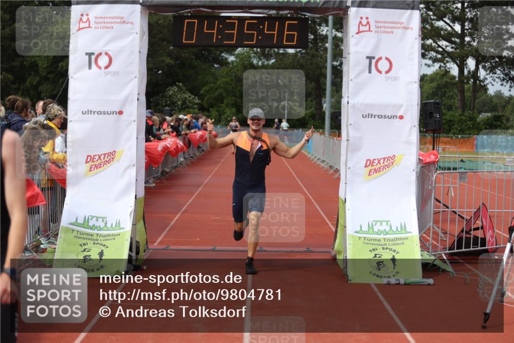 14.06.2026 - 7 Türme Triathlon Andreas Tolksdorf http://msf.ph/oto/9804781 14.06.2026 15:35:45 Ziel 963, 987 meine-sportfotos.de