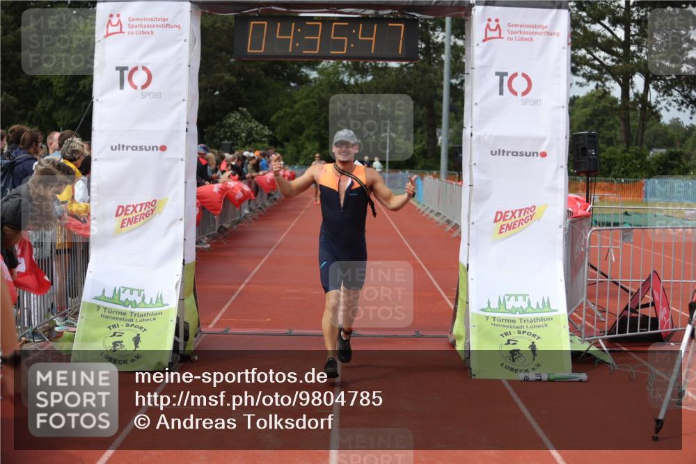 14.06.2026 - 7 Türme Triathlon Andreas Tolksdorf http://msf.ph/oto/9804785 14.06.2026 15:35:45 Ziel 963, 987 meine-sportfotos.de