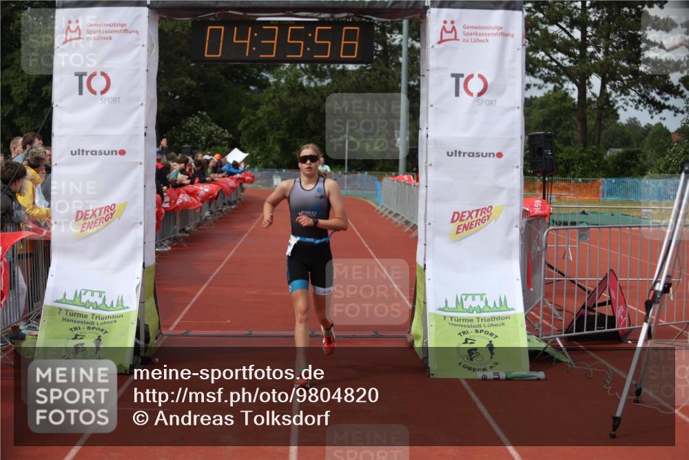14.06.2026 - 7 Türme Triathlon Andreas Tolksdorf http://msf.ph/oto/9804820 14.06.2026 15:35:55 Ziel 1703 meine-sportfotos.de