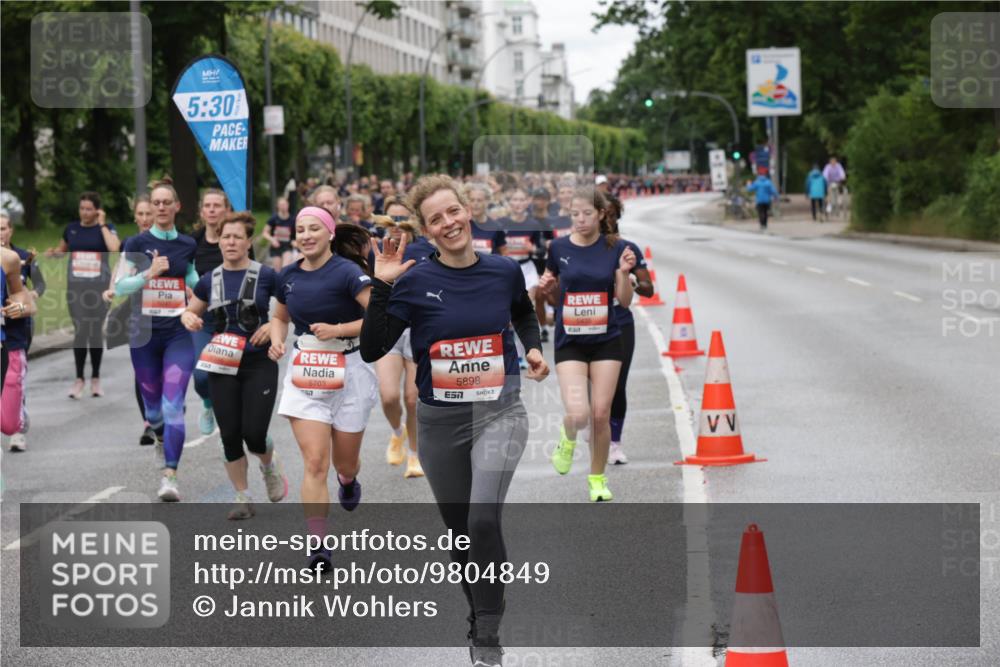 14.06.2026 - REWE Women's Run Jannik Wohlers http://msf.ph/oto/9804849 14.06.2026 10:38:59 Laufen 5, 30, 5703, 157, 5898, 857 meine-sportfotos.de