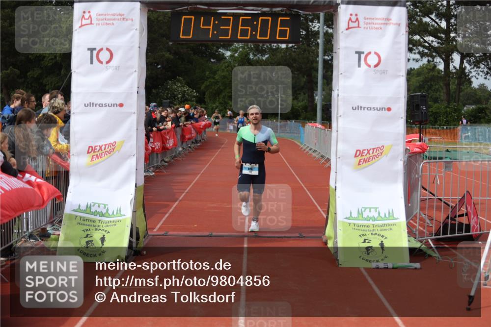 14.06.2026 - 7 Türme Triathlon Andreas Tolksdorf http://msf.ph/oto/9804856 14.06.2026 15:36:05 Ziel 1056, 1116 meine-sportfotos.de