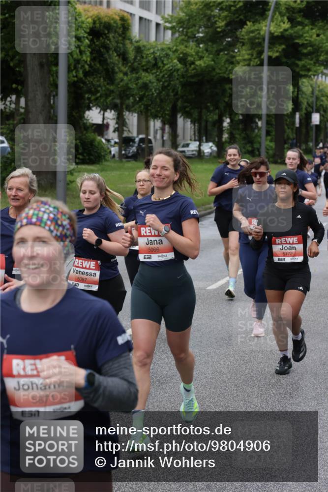 14.06.2026 - REWE Women's Run Jannik Wohlers http://msf.ph/oto/9804906 14.06.2026 10:39:07 Laufen 5871, 57, 5087, 5066, 5172, 57 meine-sportfotos.de