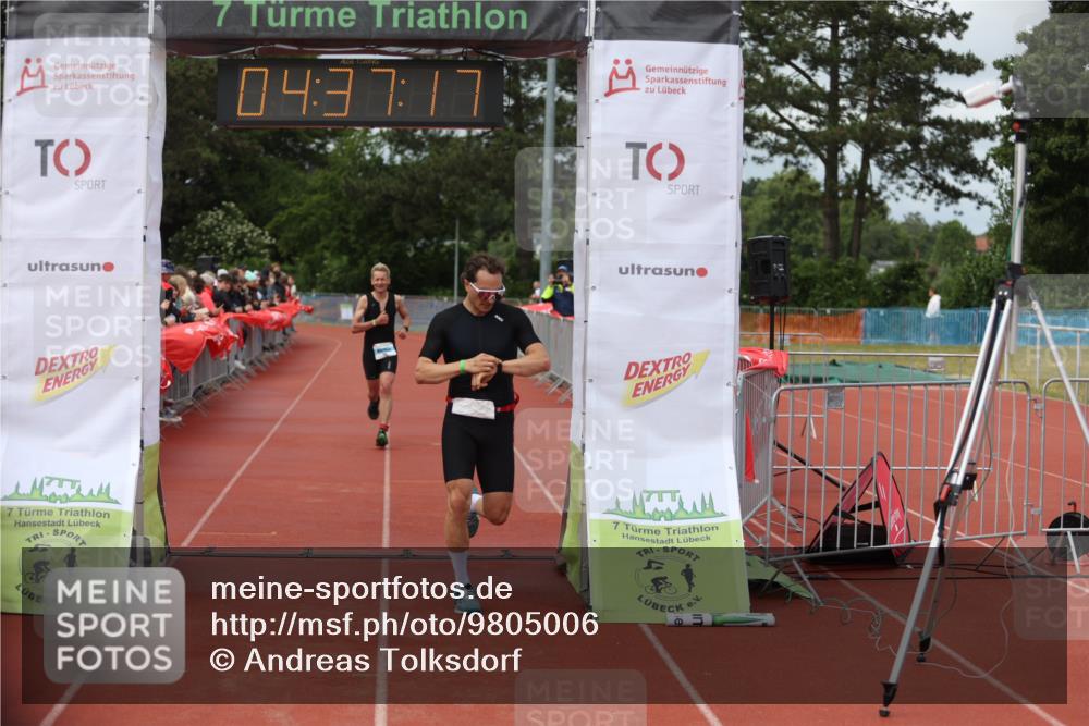14.06.2026 - 7 Türme Triathlon Andreas Tolksdorf http://msf.ph/oto/9805006 14.06.2026 15:37:16 Ziel 948, 1137 meine-sportfotos.de