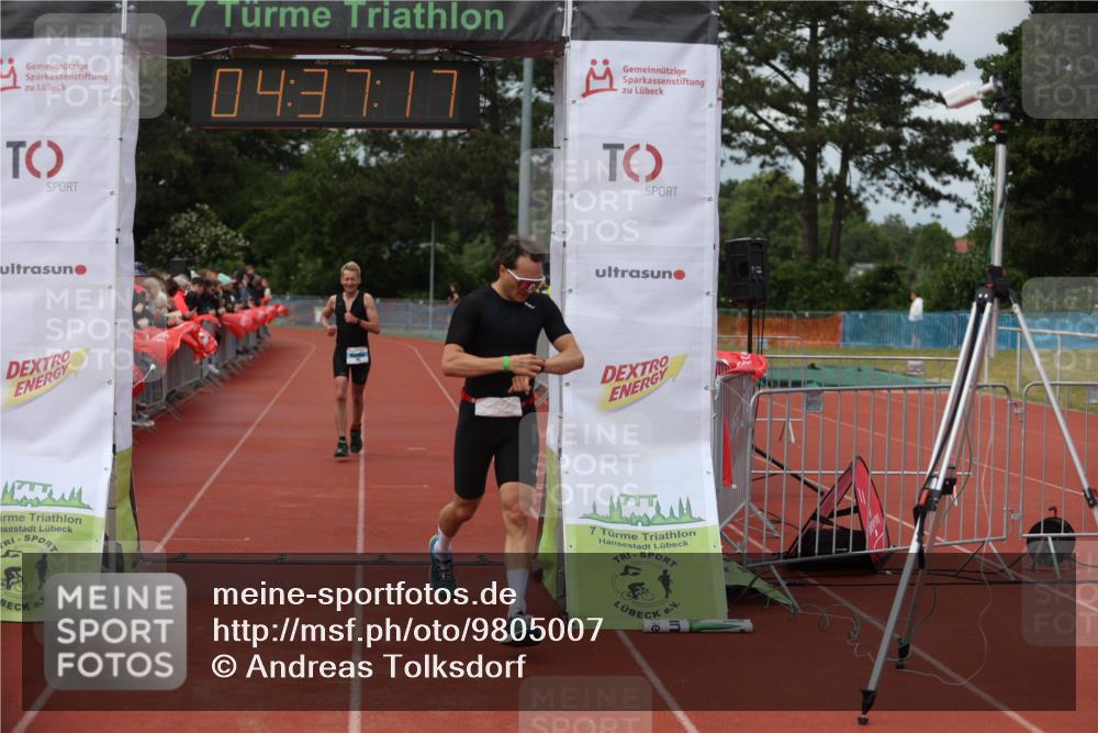 14.06.2026 - 7 Türme Triathlon Andreas Tolksdorf http://msf.ph/oto/9805007 14.06.2026 15:37:16 Ziel 948, 1137 meine-sportfotos.de