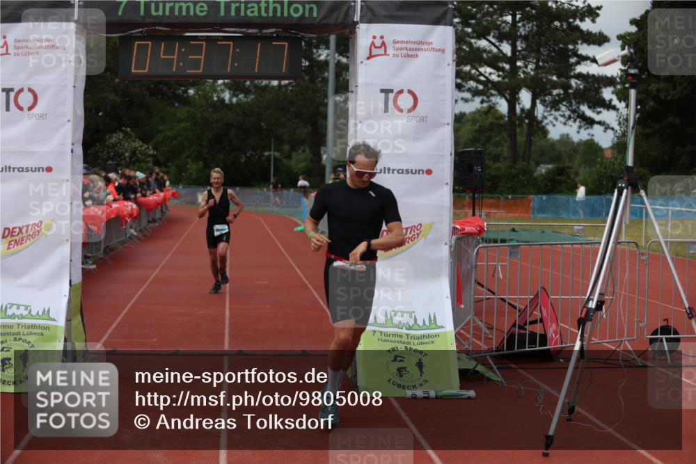 14.06.2026 - 7 Türme Triathlon Andreas Tolksdorf http://msf.ph/oto/9805008 14.06.2026 15:37:17 Ziel 948, 1137 meine-sportfotos.de