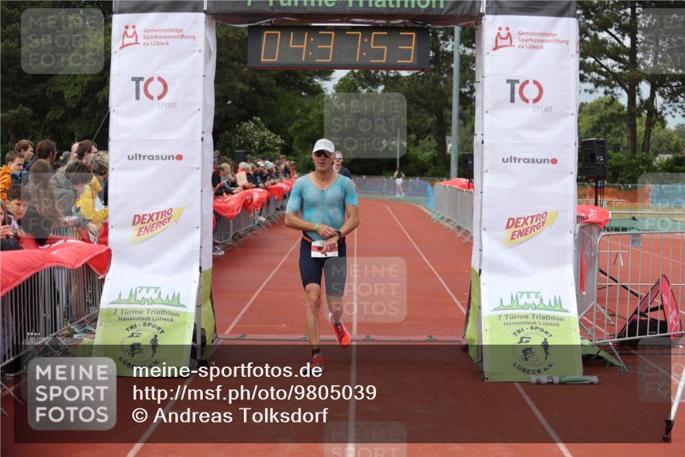 14.06.2026 - 7 Türme Triathlon Andreas Tolksdorf http://msf.ph/oto/9805039 14.06.2026 15:37:52 Ziel 676, 722 meine-sportfotos.de