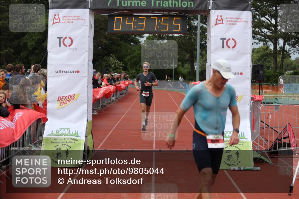 14.06.2026 - 7 Türme Triathlon Andreas Tolksdorf http://msf.ph/oto/9805044 14.06.2026 15:37:54 Ziel 676, 722 meine-sportfotos.de
