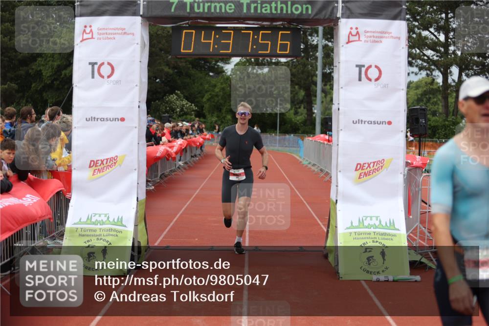 14.06.2026 - 7 Türme Triathlon Andreas Tolksdorf http://msf.ph/oto/9805047 14.06.2026 15:37:55 Ziel 676, 722 meine-sportfotos.de