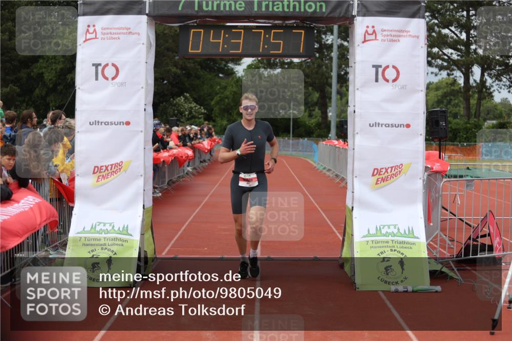 14.06.2026 - 7 Türme Triathlon Andreas Tolksdorf http://msf.ph/oto/9805049 14.06.2026 15:37:56 Ziel 676, 722 meine-sportfotos.de