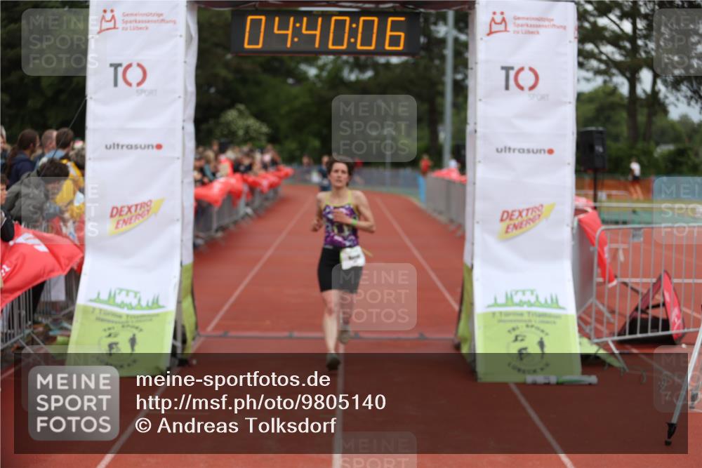14.06.2026 - 7 Türme Triathlon Andreas Tolksdorf http://msf.ph/oto/9805140 14.06.2026 15:40:06 Ziel 1017, 1572 meine-sportfotos.de