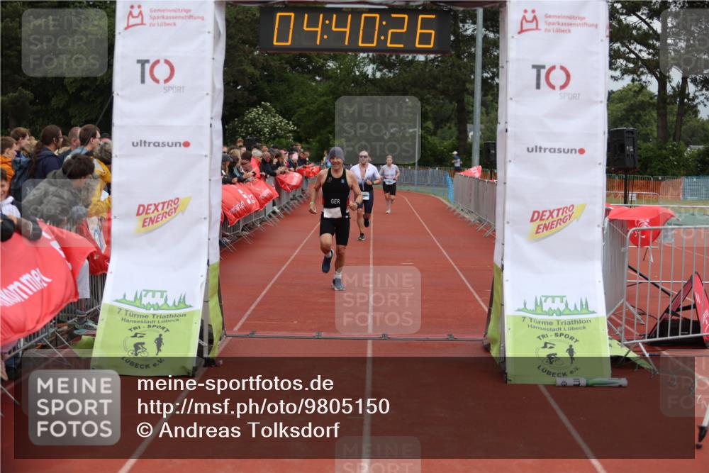 14.06.2026 - 7 Türme Triathlon Andreas Tolksdorf http://msf.ph/oto/9805150 14.06.2026 15:40:25 Ziel 1028, 1089 meine-sportfotos.de
