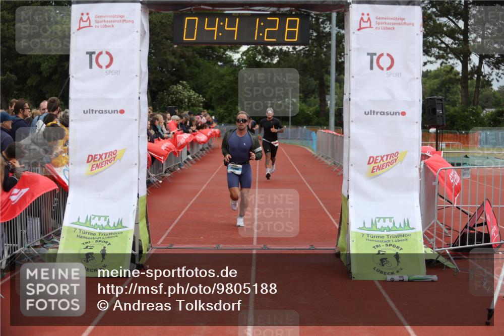 14.06.2026 - 7 Türme Triathlon Andreas Tolksdorf http://msf.ph/oto/9805188 14.06.2026 15:41:27 Ziel 713, 1165 meine-sportfotos.de