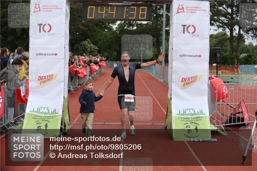 14.06.2026 - 7 Türme Triathlon Andreas Tolksdorf http://msf.ph/oto/9805206 14.06.2026 15:41:37 Ziel 713, 731 meine-sportfotos.de
