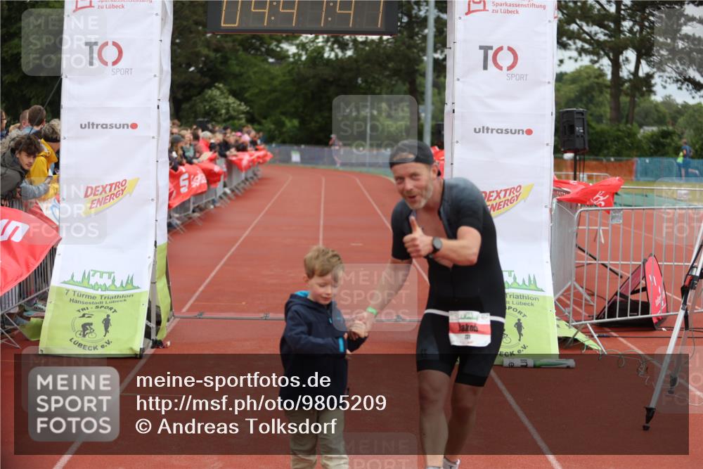 14.06.2026 - 7 Türme Triathlon Andreas Tolksdorf http://msf.ph/oto/9805209 14.06.2026 15:41:40 Ziel 731 meine-sportfotos.de