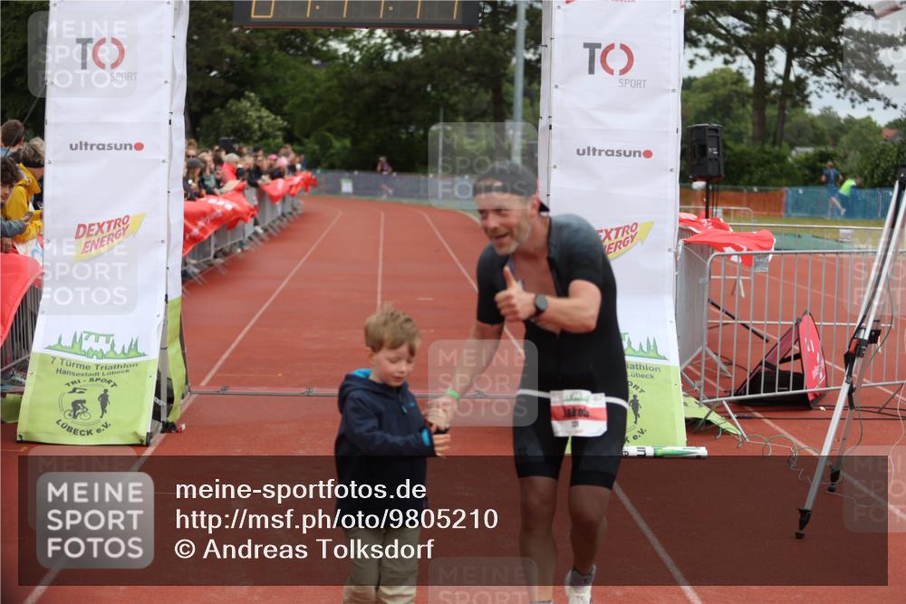 14.06.2026 - 7 Türme Triathlon Andreas Tolksdorf http://msf.ph/oto/9805210 14.06.2026 15:41:40 Ziel 731 meine-sportfotos.de