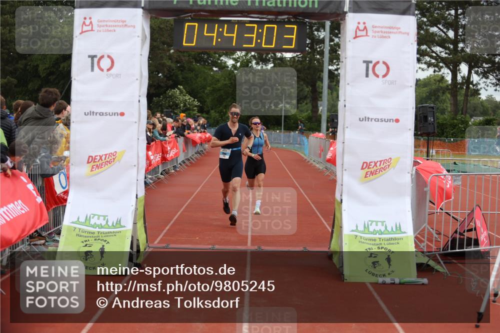 14.06.2026 - 7 Türme Triathlon Andreas Tolksdorf http://msf.ph/oto/9805245 14.06.2026 15:43:02 Ziel 1129, 1760 meine-sportfotos.de