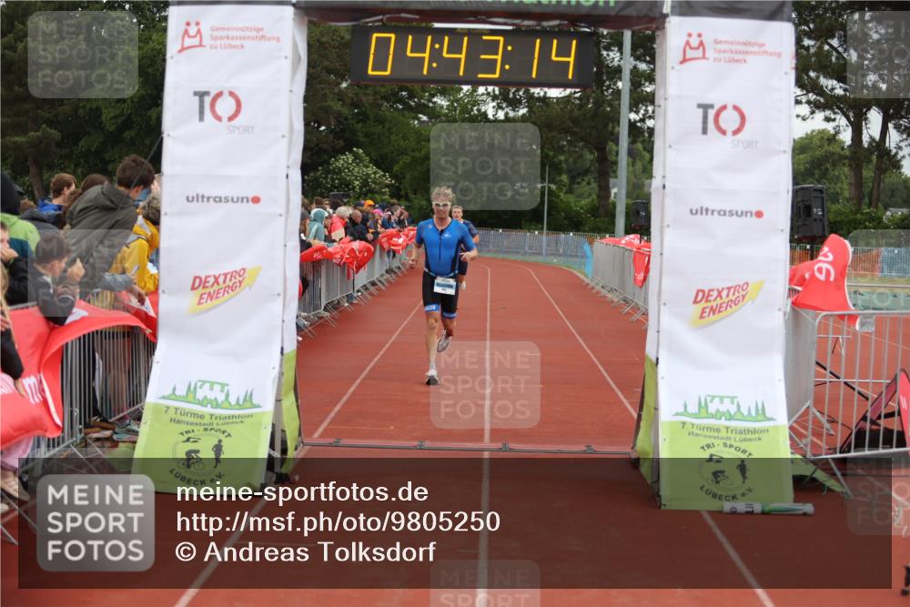 14.06.2026 - 7 Türme Triathlon Andreas Tolksdorf http://msf.ph/oto/9805250 14.06.2026 15:43:13 Ziel 710, 1067 meine-sportfotos.de