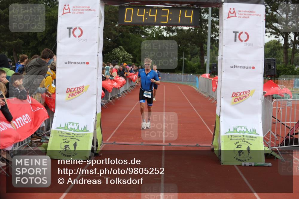 14.06.2026 - 7 Türme Triathlon Andreas Tolksdorf http://msf.ph/oto/9805252 14.06.2026 15:43:13 Ziel 710, 1067 meine-sportfotos.de