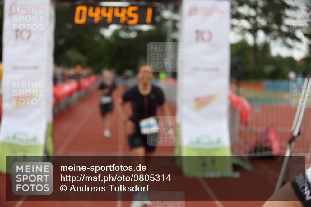 14.06.2026 - 7 Türme Triathlon Andreas Tolksdorf http://msf.ph/oto/9805314 14.06.2026 15:44:50 Ziel 832, 992, 993, 1032, 1651 meine-sportfotos.de