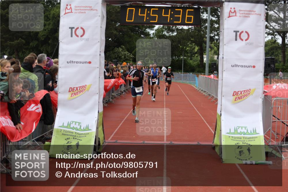 14.06.2026 - 7 Türme Triathlon Andreas Tolksdorf http://msf.ph/oto/9805791 14.06.2026 15:54:34 Ziel 711, 827, 1061, 1745 meine-sportfotos.de