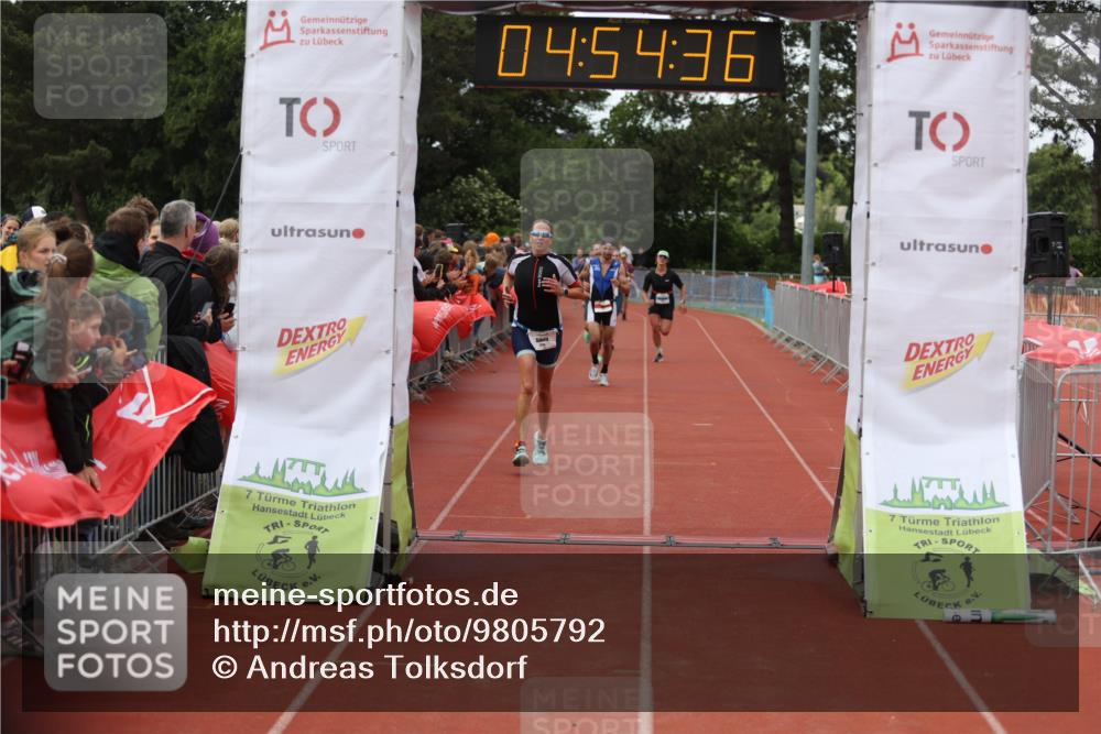 14.06.2026 - 7 Türme Triathlon Andreas Tolksdorf http://msf.ph/oto/9805792 14.06.2026 15:54:35 Ziel 711, 827, 1061, 1526, 1745 meine-sportfotos.de