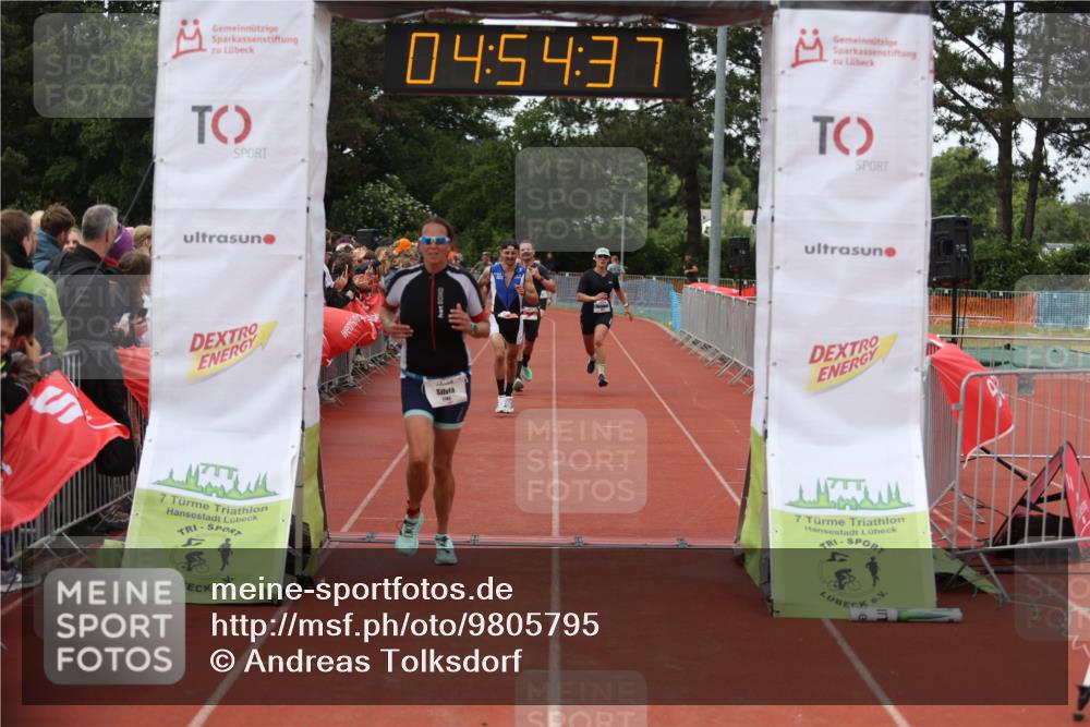 14.06.2026 - 7 Türme Triathlon Andreas Tolksdorf http://msf.ph/oto/9805795 14.06.2026 15:54:36 Ziel 711, 827, 1061, 1526, 1730, 1745 meine-sportfotos.de