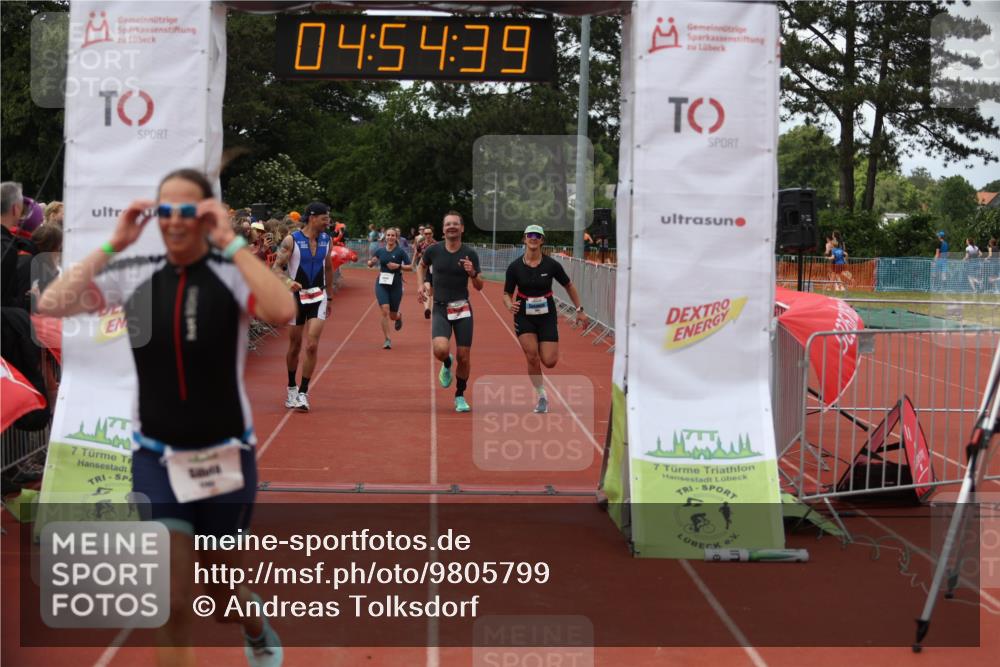 14.06.2026 - 7 Türme Triathlon Andreas Tolksdorf http://msf.ph/oto/9805799 14.06.2026 15:54:38 Ziel 711, 827, 1061, 1526, 1682, 1730, 1745 meine-sportfotos.de