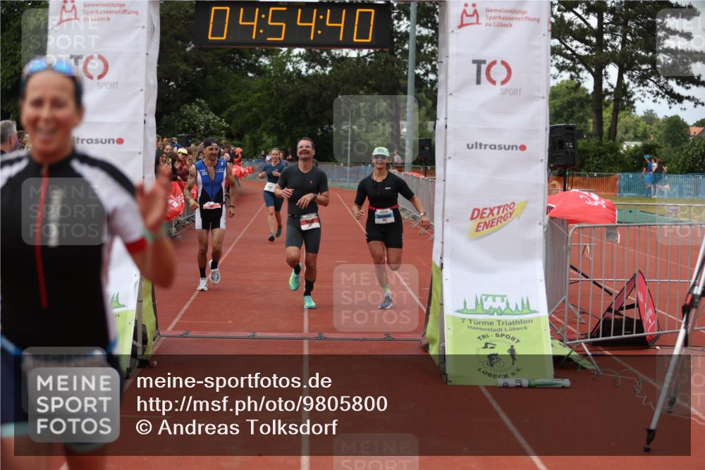 14.06.2026 - 7 Türme Triathlon Andreas Tolksdorf http://msf.ph/oto/9805800 14.06.2026 15:54:38 Ziel 711, 827, 1061, 1526, 1682, 1730, 1745 meine-sportfotos.de