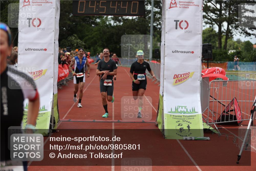 14.06.2026 - 7 Türme Triathlon Andreas Tolksdorf http://msf.ph/oto/9805801 14.06.2026 15:54:39 Ziel 711, 827, 1061, 1526, 1682, 1730, 1745 meine-sportfotos.de
