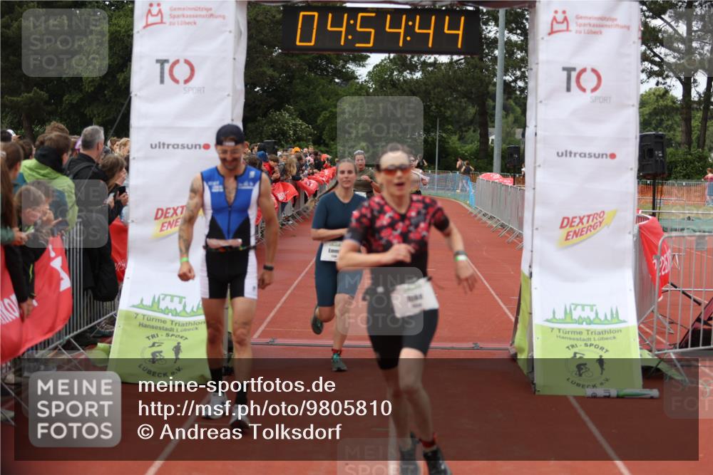 14.06.2026 - 7 Türme Triathlon Andreas Tolksdorf http://msf.ph/oto/9805810 14.06.2026 15:54:43 Ziel 711, 827, 1061, 1526, 1536, 1602, 1682, 1730, 1745 meine-sportfotos.de