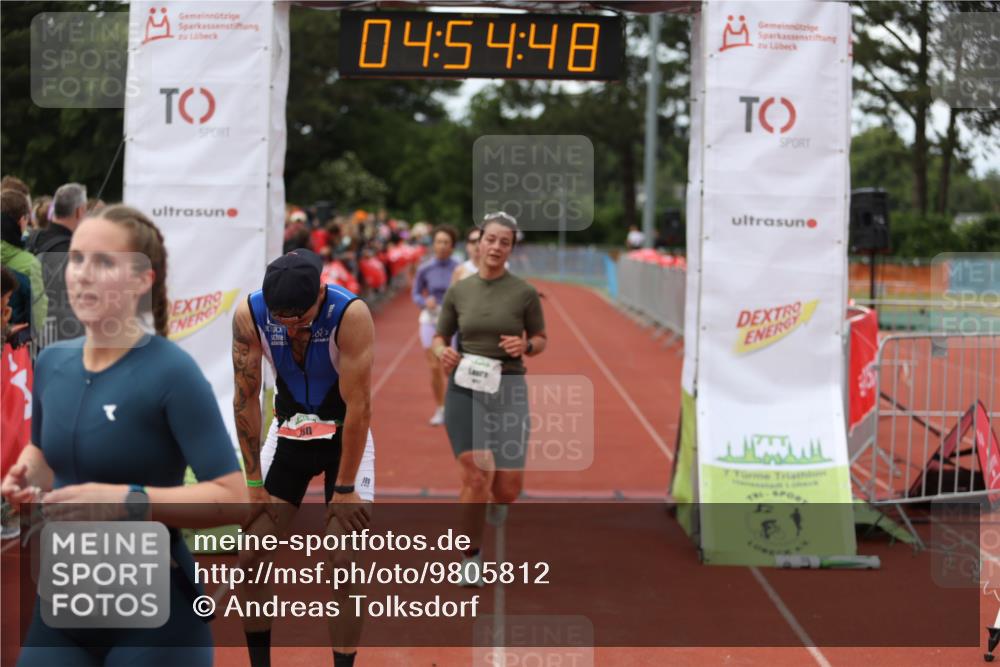 14.06.2026 - 7 Türme Triathlon Andreas Tolksdorf http://msf.ph/oto/9805812 14.06.2026 15:54:46 Ziel 711, 827, 1061, 1526, 1536, 1602, 1682, 1730 meine-sportfotos.de