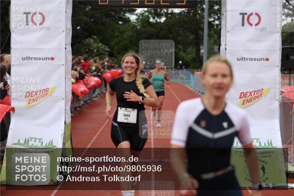 14.06.2026 - 7 Türme Triathlon Andreas Tolksdorf http://msf.ph/oto/9805936 14.06.2026 15:56:24 Ziel 834, 922, 1593, 1660, 1678, 1709, 1744 meine-sportfotos.de