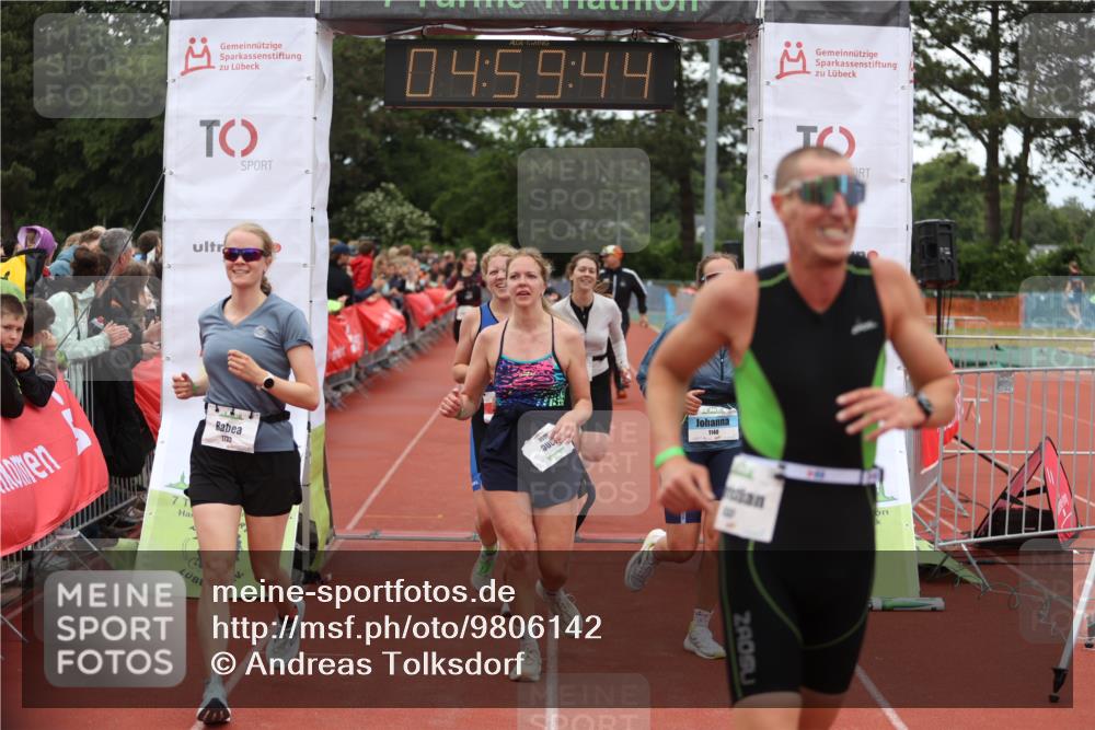 14.06.2026 - 7 Türme Triathlon Andreas Tolksdorf http://msf.ph/oto/9806142 14.06.2026 15:59:43 Ziel 750, 895, 1140, 1337, 1540, 1698, 1733 meine-sportfotos.de