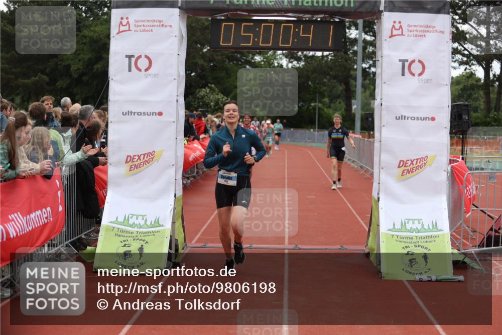 14.06.2026 - 7 Türme Triathlon Andreas Tolksdorf http://msf.ph/oto/9806198 14.06.2026 16:00:40 Ziel 979, 983, 1112 meine-sportfotos.de