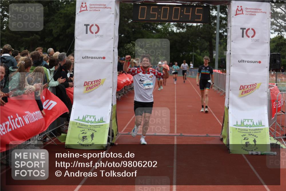 14.06.2026 - 7 Türme Triathlon Andreas Tolksdorf http://msf.ph/oto/9806202 14.06.2026 16:00:44 Ziel 688, 903, 928, 979, 1112 meine-sportfotos.de