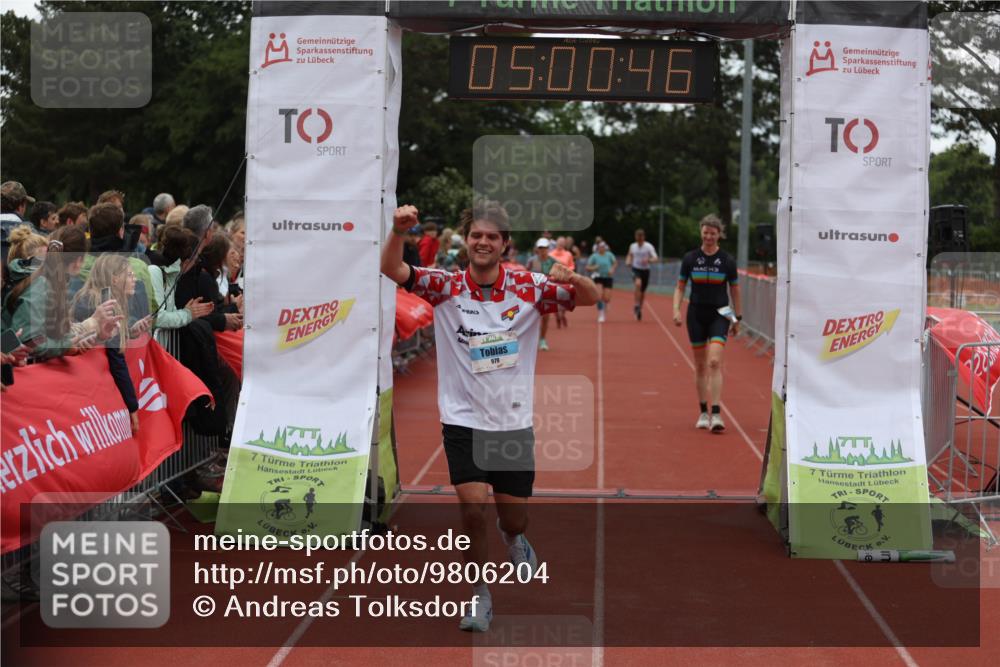 14.06.2026 - 7 Türme Triathlon Andreas Tolksdorf http://msf.ph/oto/9806204 14.06.2026 16:00:45 Ziel 688, 903, 928, 979, 1112, 1657 meine-sportfotos.de