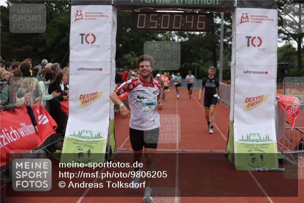 14.06.2026 - 7 Türme Triathlon Andreas Tolksdorf http://msf.ph/oto/9806205 14.06.2026 16:00:45 Ziel 688, 903, 928, 979, 1112, 1657 meine-sportfotos.de