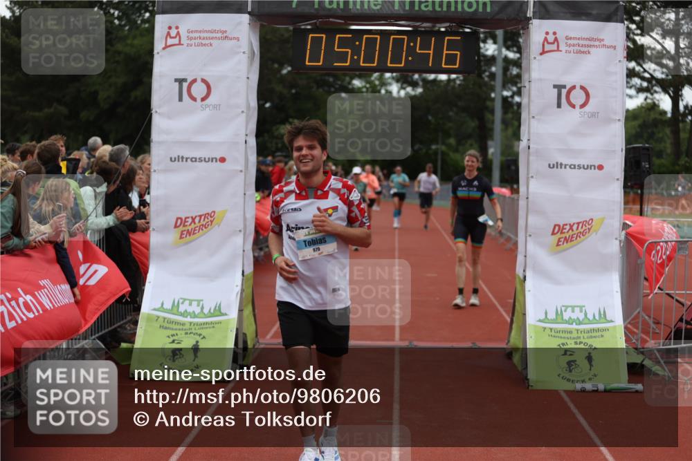 14.06.2026 - 7 Türme Triathlon Andreas Tolksdorf http://msf.ph/oto/9806206 14.06.2026 16:00:45 Ziel 688, 903, 928, 979, 1112, 1657 meine-sportfotos.de