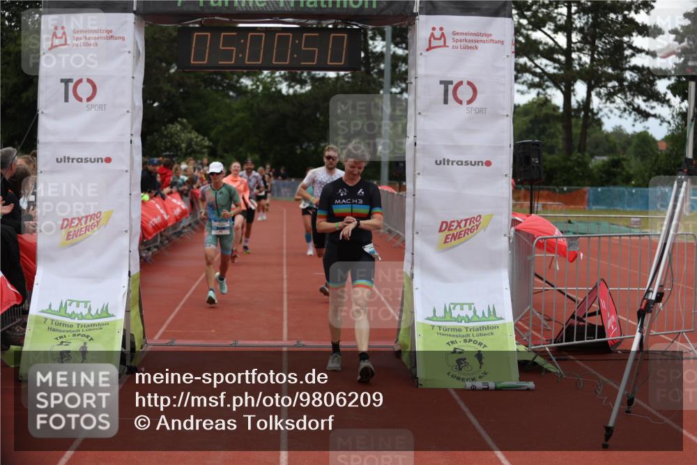 14.06.2026 - 7 Türme Triathlon Andreas Tolksdorf http://msf.ph/oto/9806209 14.06.2026 16:00:49 Ziel 684, 688, 903, 928, 979, 1657, 1736 meine-sportfotos.de