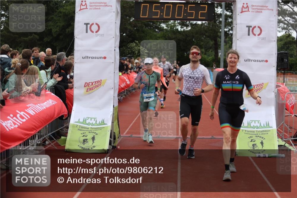 14.06.2026 - 7 Türme Triathlon Andreas Tolksdorf http://msf.ph/oto/9806212 14.06.2026 16:00:51 Ziel 684, 688, 903, 928, 979, 1657, 1736 meine-sportfotos.de