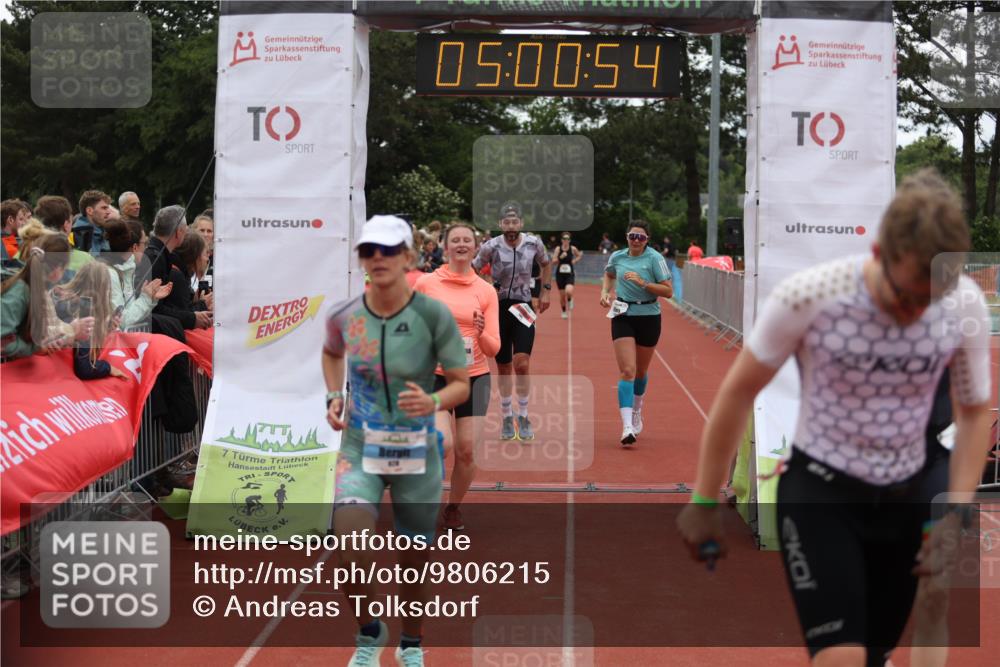 14.06.2026 - 7 Türme Triathlon Andreas Tolksdorf http://msf.ph/oto/9806215 14.06.2026 16:00:53 Ziel 684, 688, 903, 928, 1554, 1657, 1664, 1736 meine-sportfotos.de