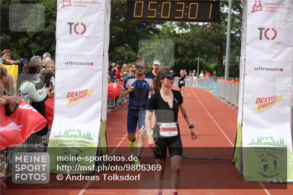 14.06.2026 - 7 Türme Triathlon Andreas Tolksdorf http://msf.ph/oto/9806369 14.06.2026 16:03:00 Ziel 716, 876, 1322, 1375, 1747 meine-sportfotos.de