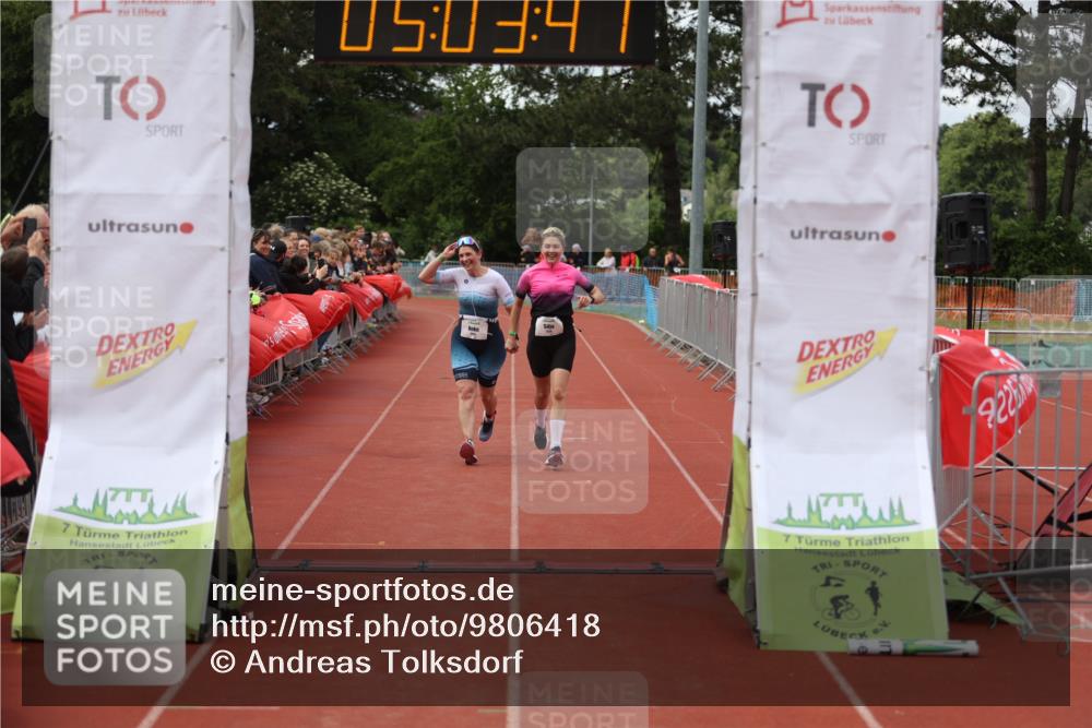 14.06.2026 - 7 Türme Triathlon Andreas Tolksdorf http://msf.ph/oto/9806418 14.06.2026 16:03:40 Ziel 1475, 1723, 1724 meine-sportfotos.de