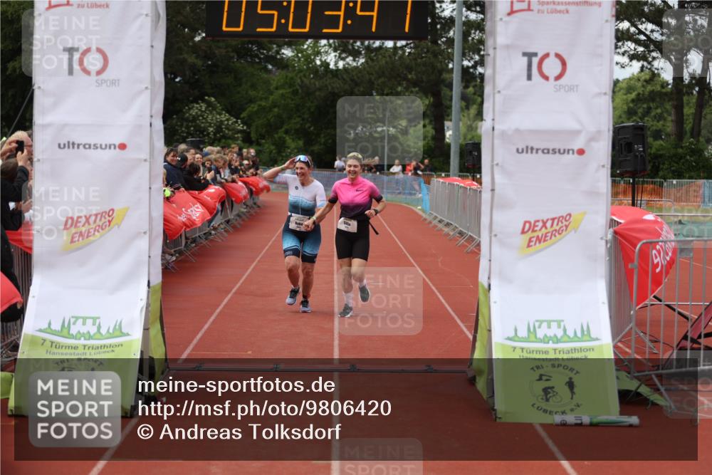 14.06.2026 - 7 Türme Triathlon Andreas Tolksdorf http://msf.ph/oto/9806420 14.06.2026 16:03:40 Ziel 1475, 1723, 1724 meine-sportfotos.de