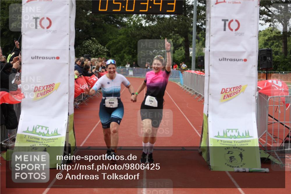 14.06.2026 - 7 Türme Triathlon Andreas Tolksdorf http://msf.ph/oto/9806425 14.06.2026 16:03:42 Ziel 1475, 1723, 1724 meine-sportfotos.de