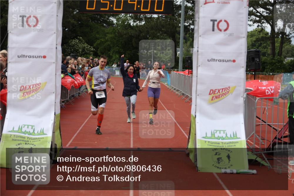 14.06.2026 - 7 Türme Triathlon Andreas Tolksdorf http://msf.ph/oto/9806436 14.06.2026 16:03:59 Ziel 1353, 1550 meine-sportfotos.de