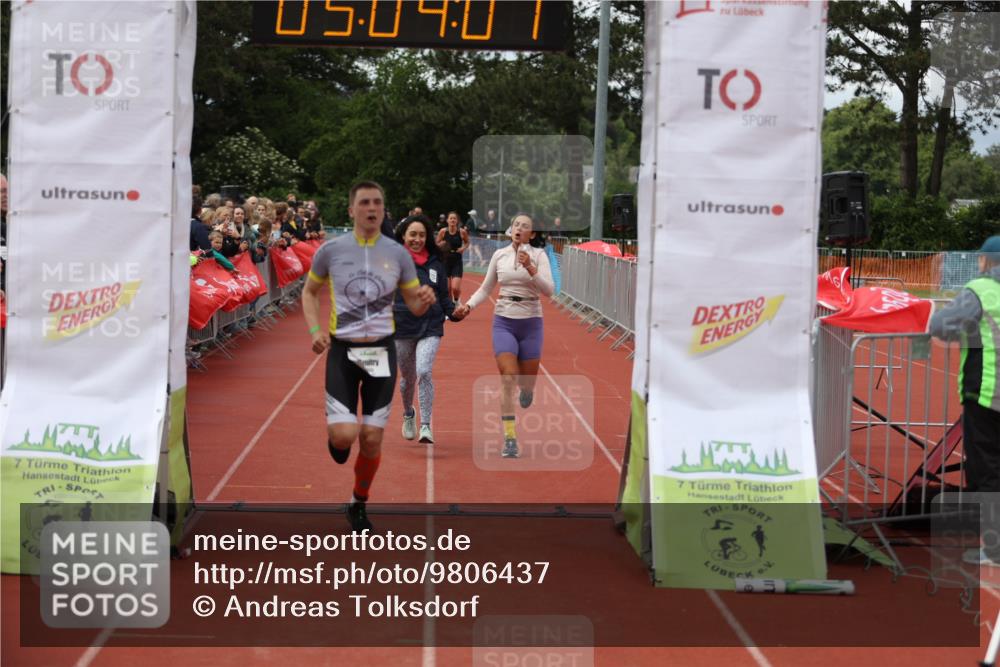 14.06.2026 - 7 Türme Triathlon Andreas Tolksdorf http://msf.ph/oto/9806437 14.06.2026 16:04:00 Ziel 1353, 1550, 1743 meine-sportfotos.de