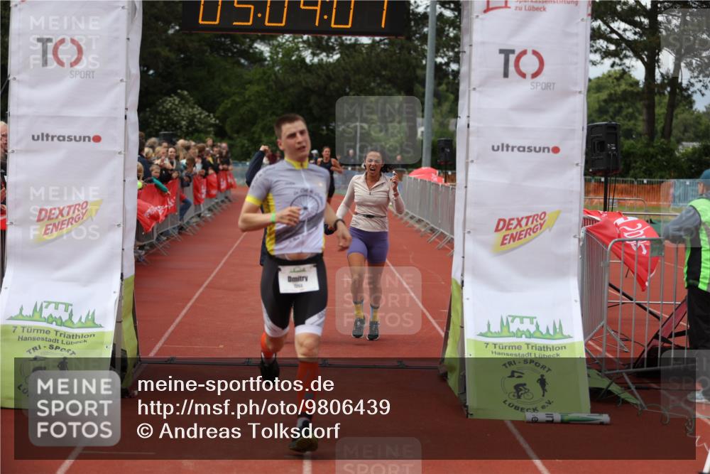 14.06.2026 - 7 Türme Triathlon Andreas Tolksdorf http://msf.ph/oto/9806439 14.06.2026 16:04:00 Ziel 1353, 1550, 1743 meine-sportfotos.de