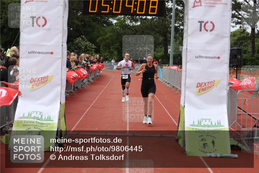 14.06.2026 - 7 Türme Triathlon Andreas Tolksdorf http://msf.ph/oto/9806445 14.06.2026 16:04:06 Ziel 1353, 1483, 1550, 1743 meine-sportfotos.de
